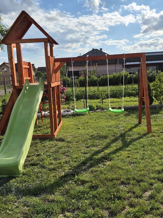 Loc de joacă complet pentru copii – Lemn masiv, Personalizabil (Tobogan, Leagăn, Cățărare)