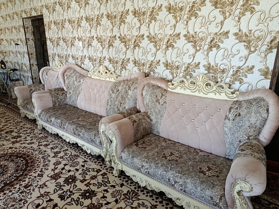 Divan kreslo sotiladi 4  talik shohona