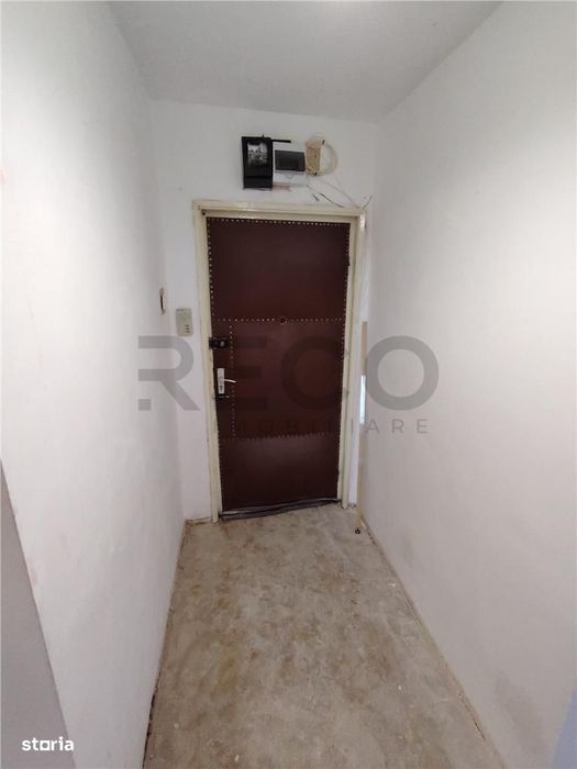 RECO apartament cu 3 camere decomandat cu lift