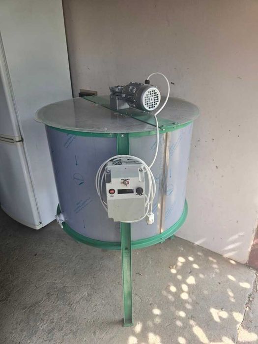 Центрофуга за вадене на мед