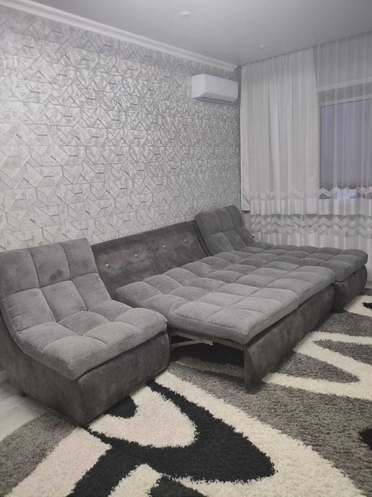 Модульный  диван с оттоманкой