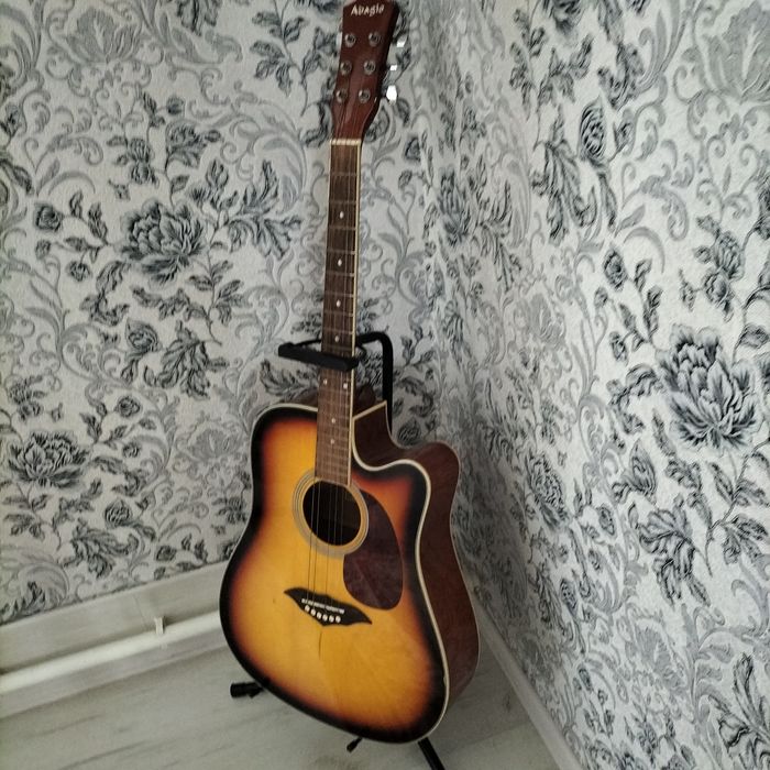 Гитара сподставкой