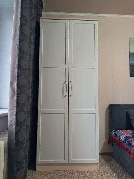 Продам шкаф распашной