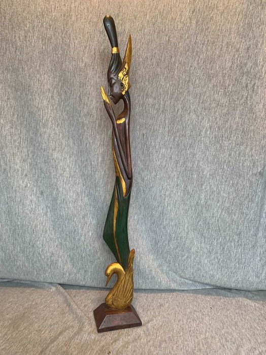 Ръчно изработена рисувана,  дървена скулптура дървена статуетка