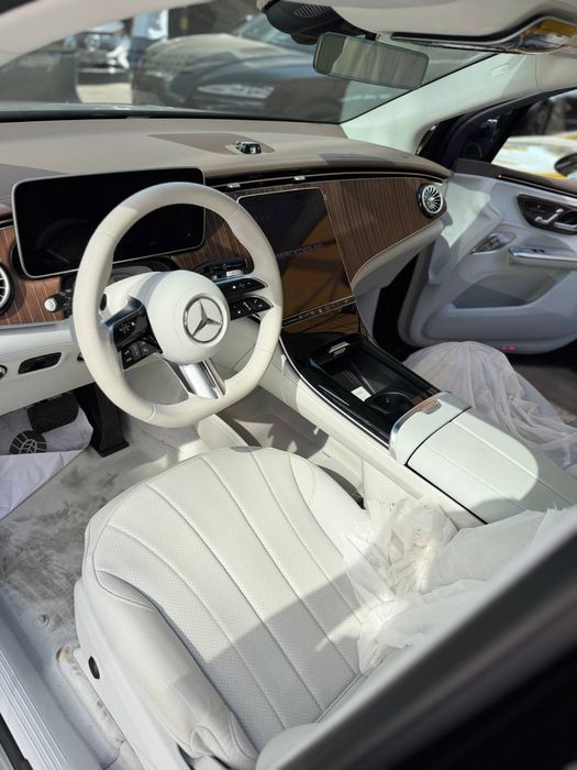 Mersedec Benz EQE 500 Lakshri