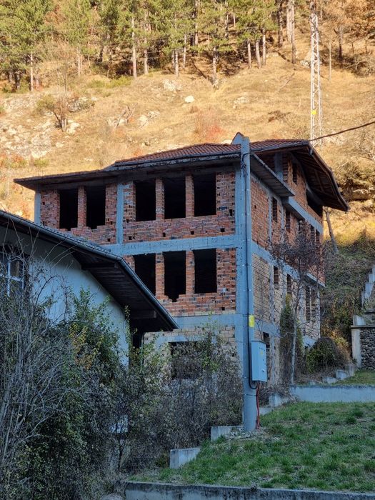 Продавам имот Родопи