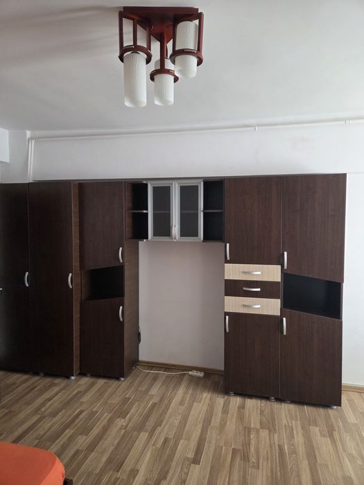 Inchiriez garsoniera