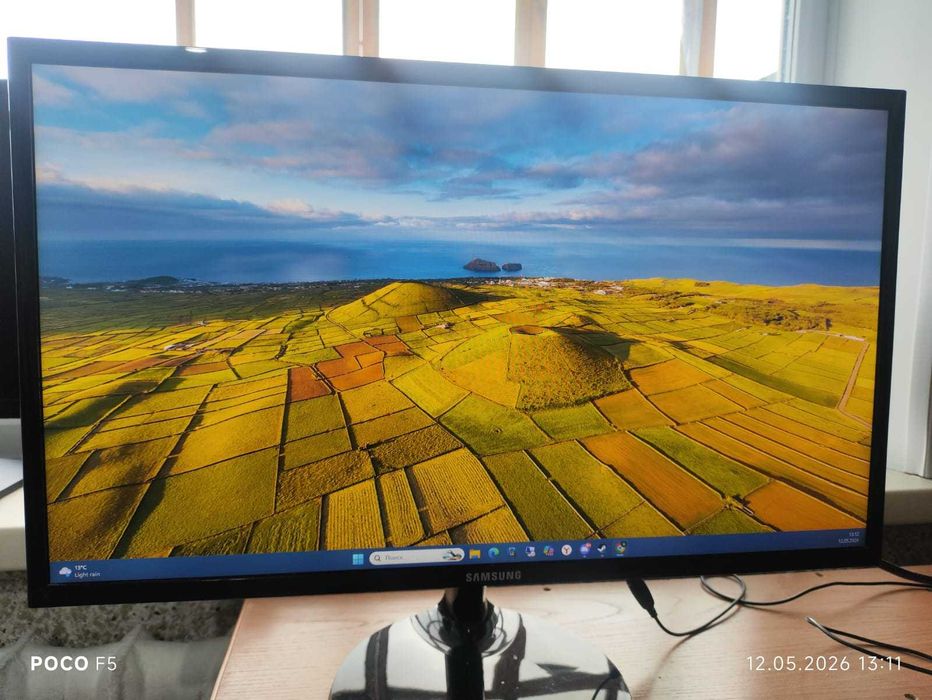Продам монитор Samsung LS24F350FHIXCI в хорошем состоянии.