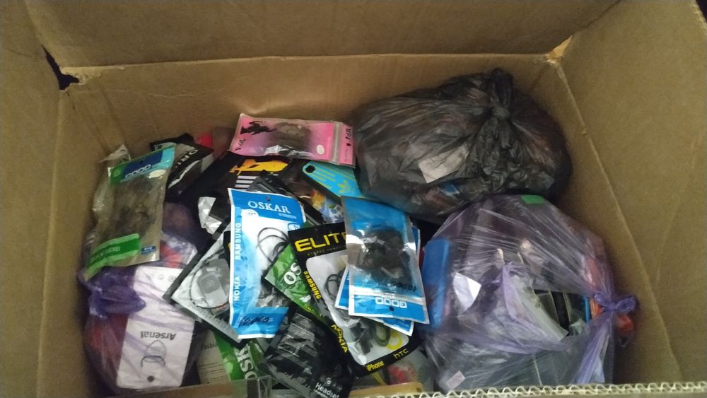 Yengi telefon aksesuarlari hammasi eski model telefonlari uchun