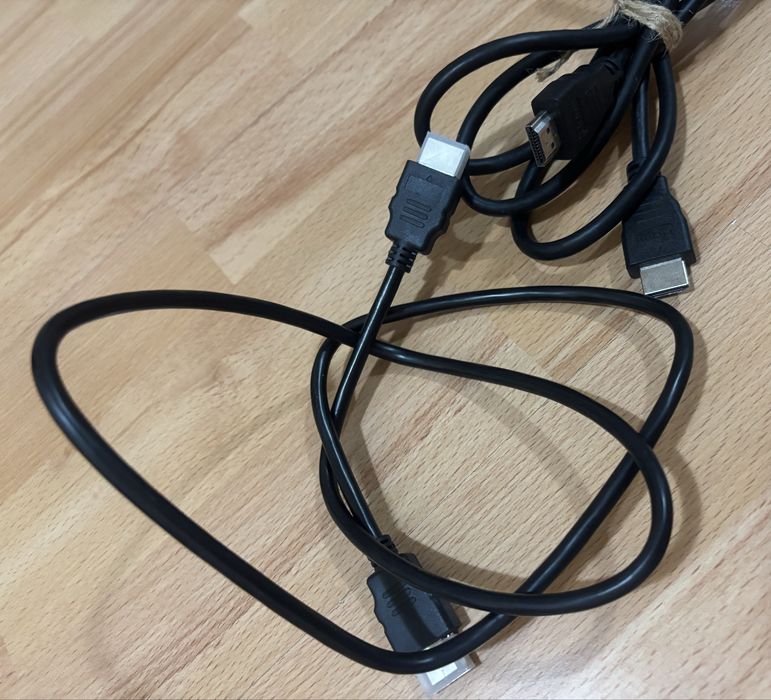 Компютърни кабели  HDMI и VGA