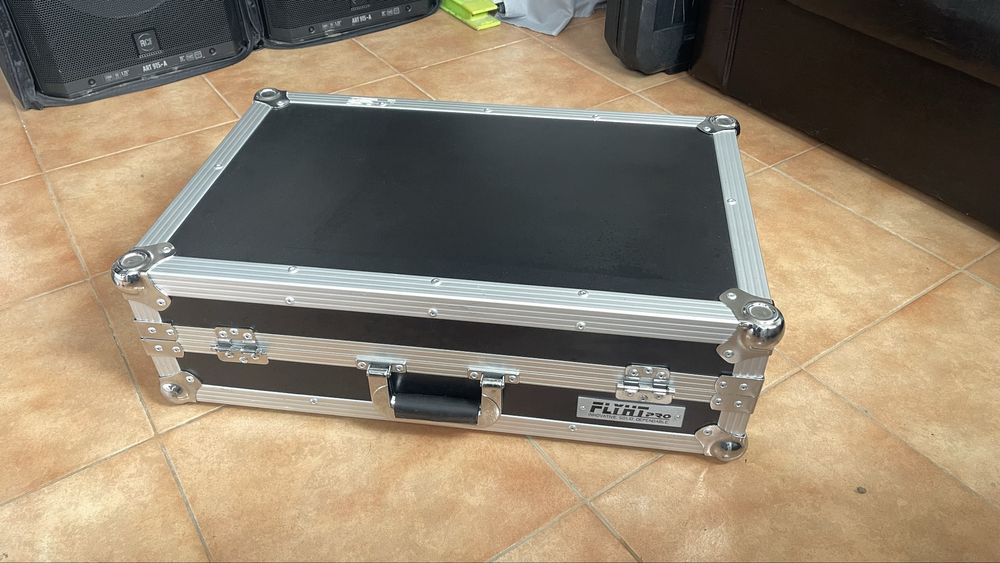 Flight case consola dj