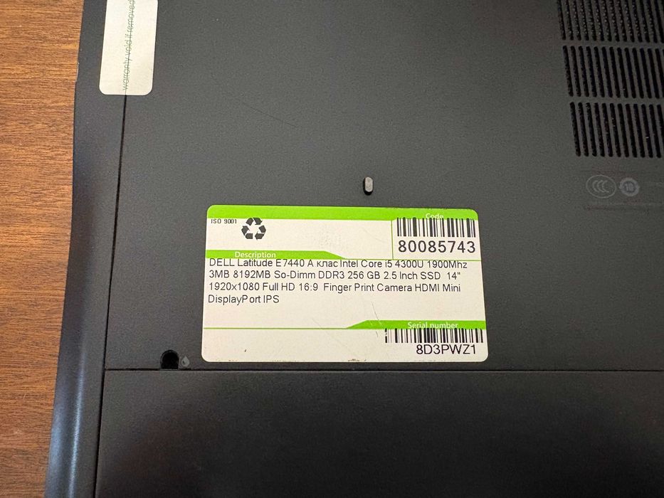 Лаптоп с зарядно "Dell"