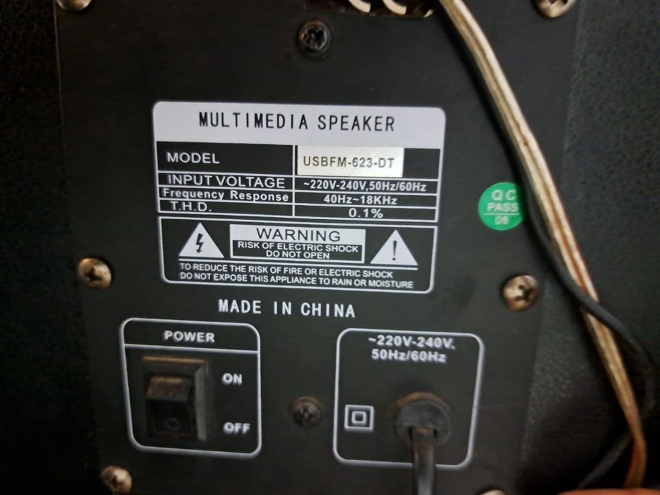 Boxe  cu fir conectabil prin Bluetooth