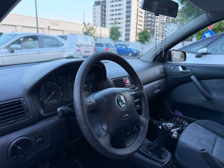 Škoda Octavia Tour 1.6 benzină 102 cp cititi descrierea
