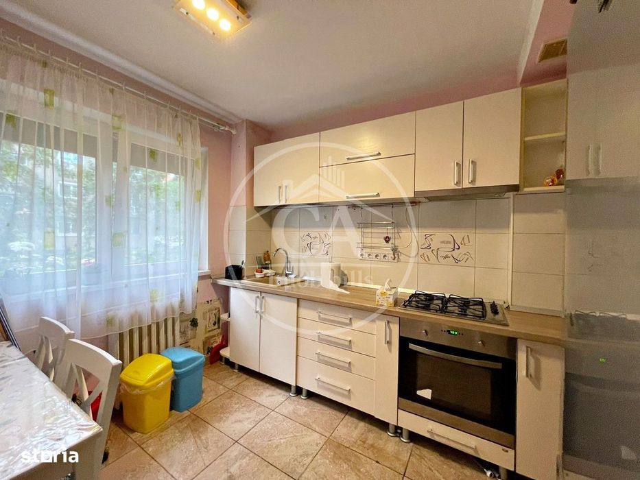 Apartament de închiriat cu 3 camere în zona Rogerius, Oradea