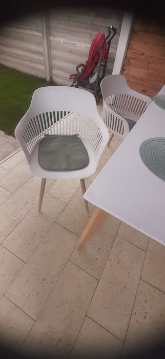 Vand set de masa cu scaune de terasa