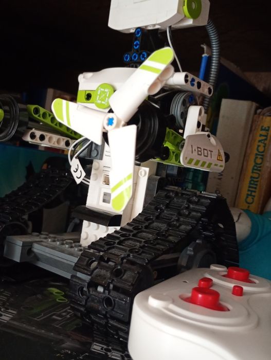 Robotel din lego că nou