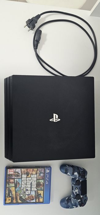 PS4 Pro 1TB + Controller + GTA V