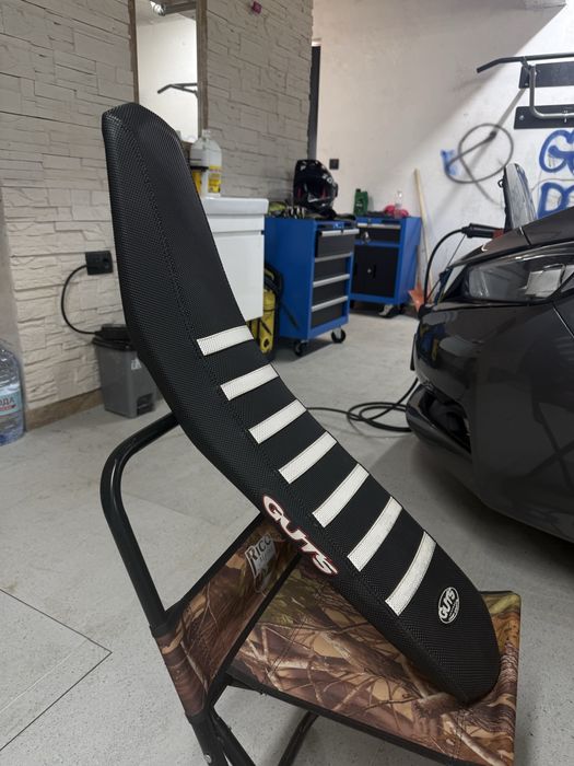Guts Seatcover Ultra bee