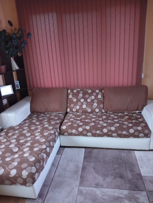 Кожен ъглов диван