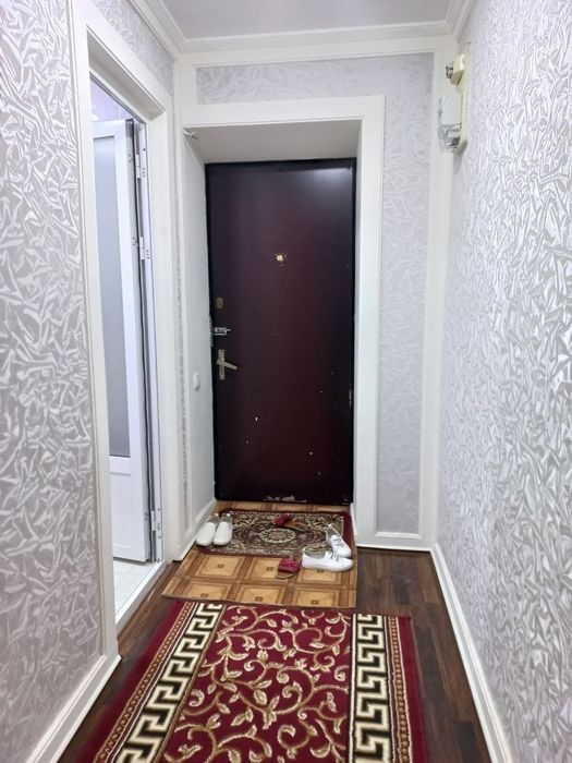 Сдаётся 2 комнатная 2этаж кирпичный дом Пр Навои