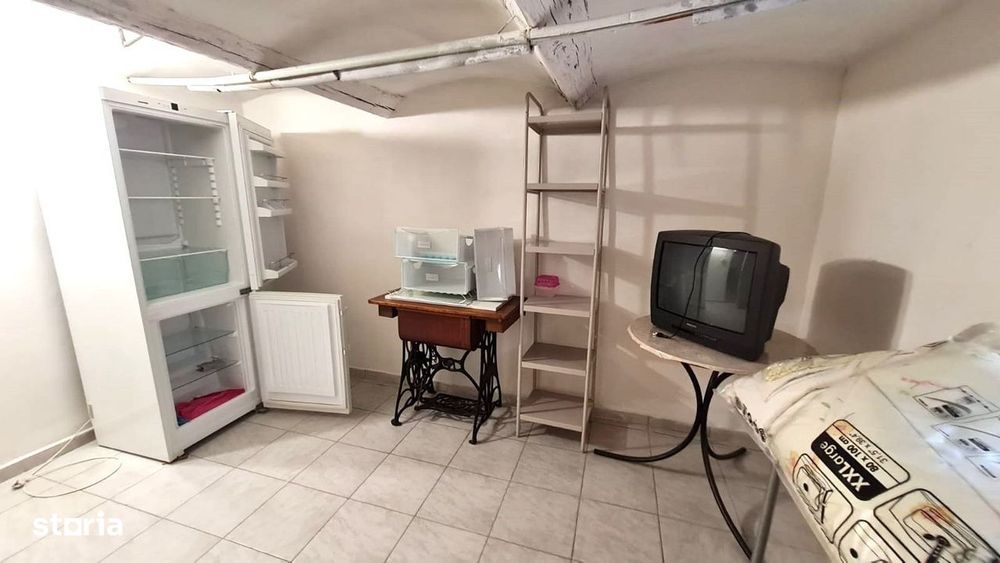 Apartament 2 camere la demisolul unei case,  zona Sub Arini