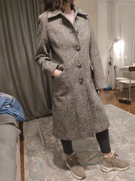 Продам пальто  б/у за 20000 ,торг.