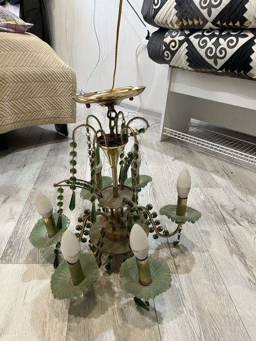 Продам люстры.