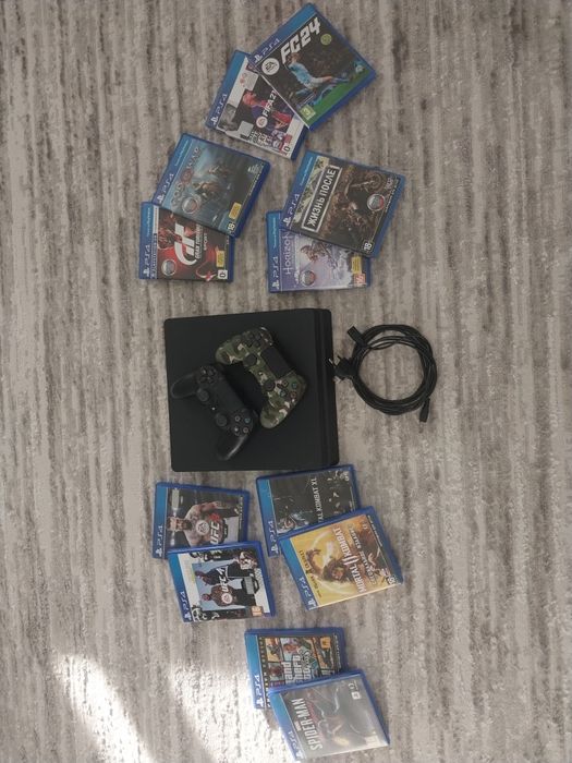 PS4 SLIM . В хорошем состоянии.
