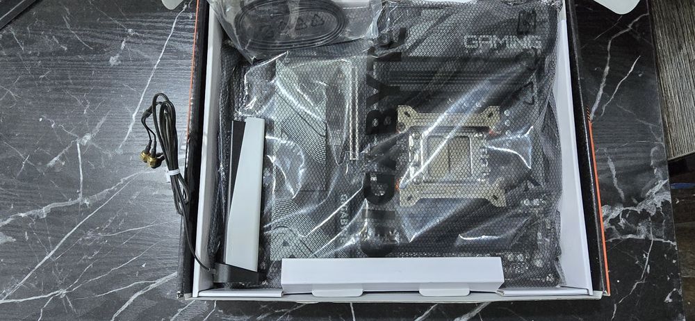 Комплект Материнская плата Am5 b650 и озу ddr5 32gb