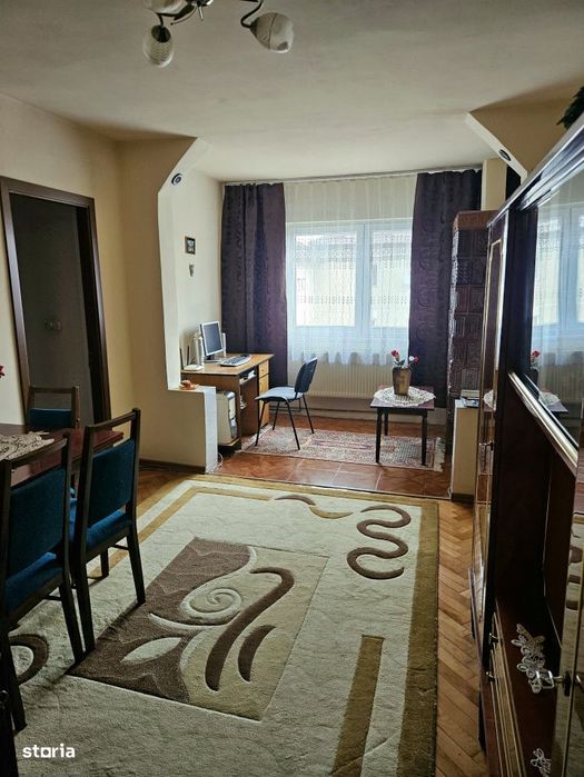 Apartament 4 camere,2 bai ,balcon ,Centru Beclean — fotografia 1