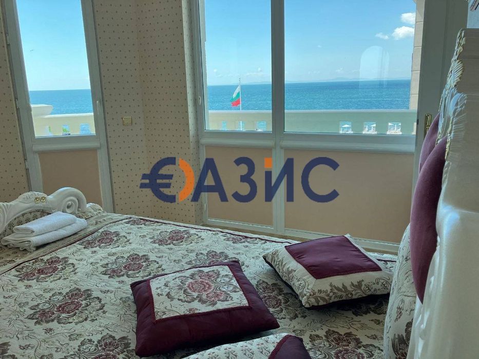 Първа линия ! 2-стаен апартамент на 4-ти етаж с директна гледка към