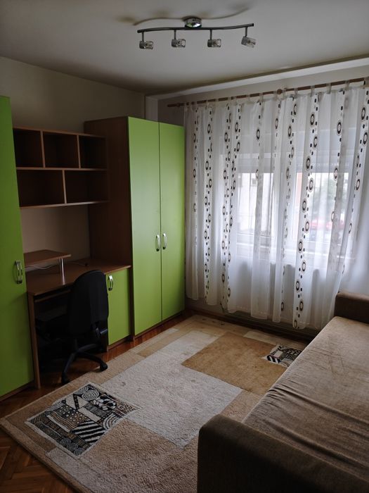 Închiriez apartament 3 camere