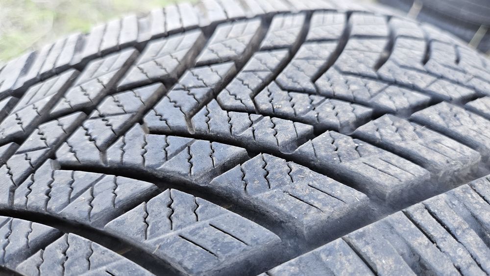 2бр гуми 205 50 17 дот 22