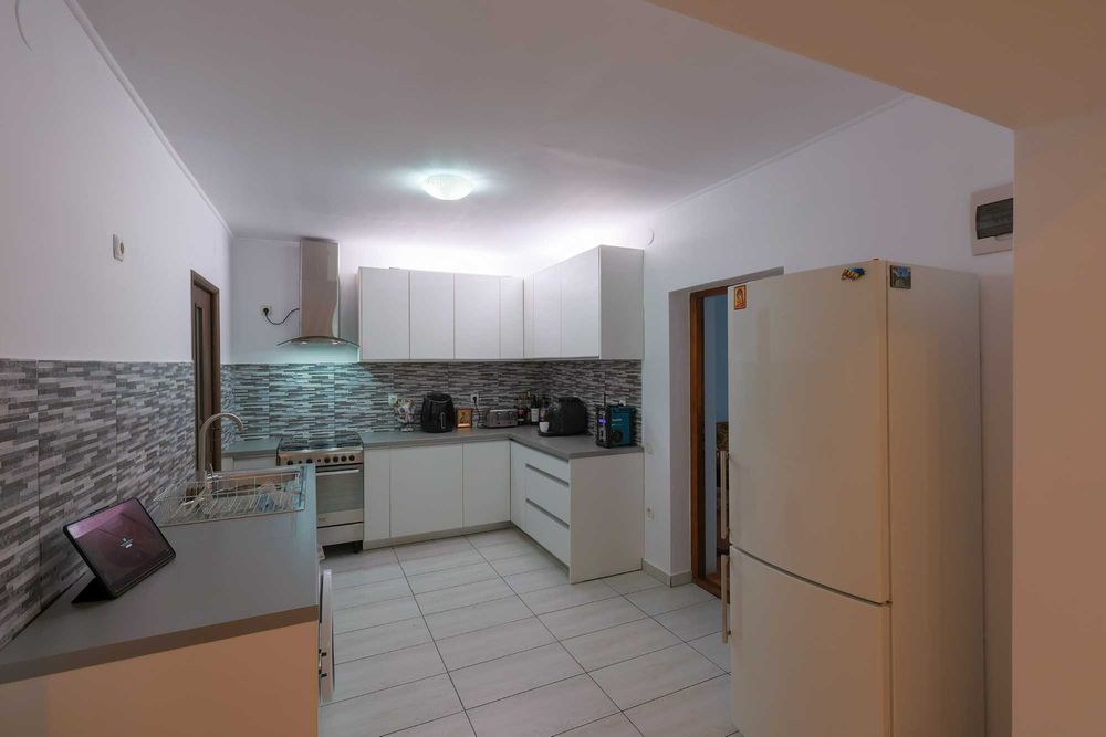 Casă 3 camere, renovată 2021, fotovoltaice 6kW, 815 mp teren – Orăștie