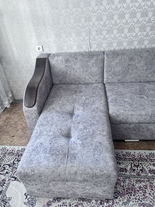Полдается угловой диван