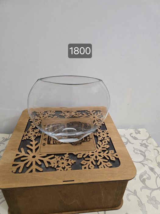 Продам посуду вазы и стопки хрусталь.