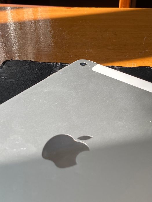 Ipad mini 4 (в идеальном состоянии)