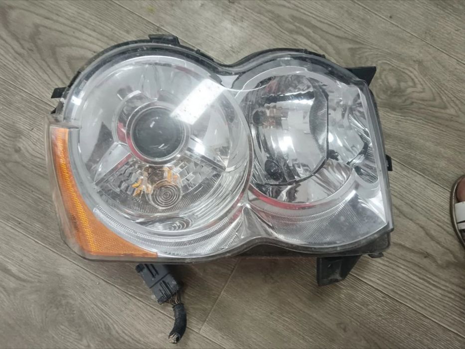 far dreapta xenon jeep grand cherokee 2003-2010