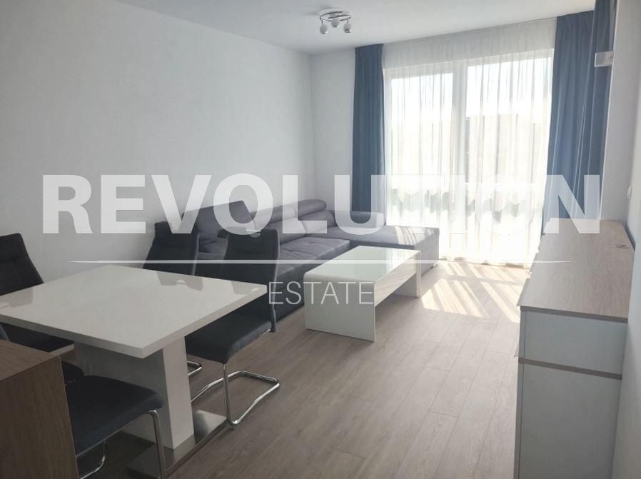 Дава се под наем Двустаен апартамент в Варна, Колхозен пазар - 60 кв.м за 535 € - Снимка #1