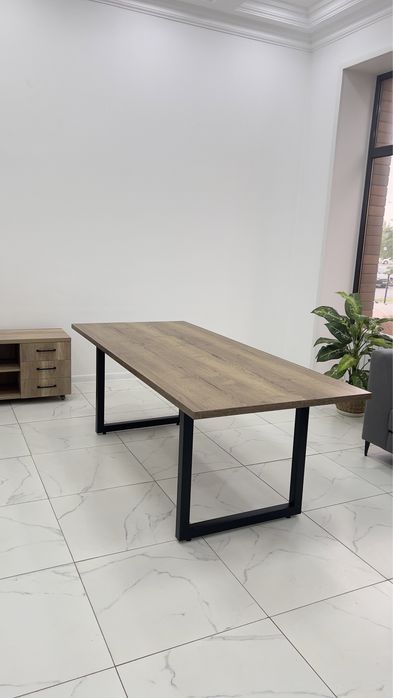 Продаем Конференц-столы.