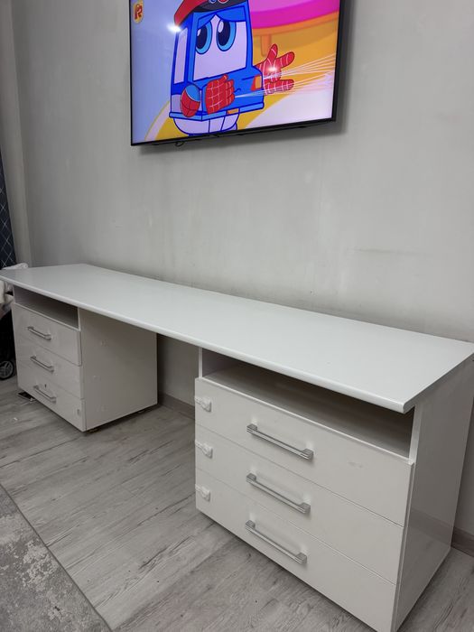 Срочно продам стол Длина 245 см