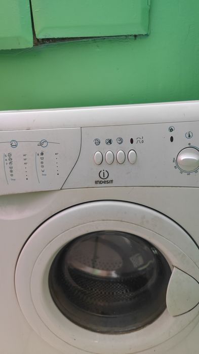 Стиральная машинка "Indesit"
