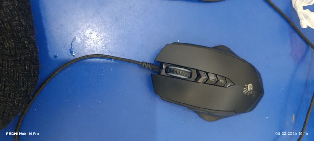 Bloody v8m в отличном состоянии