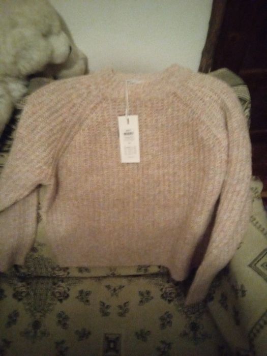 Pulovere tricotate, noi