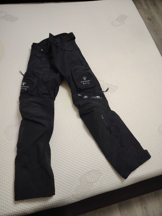 Vând pantaloni moto