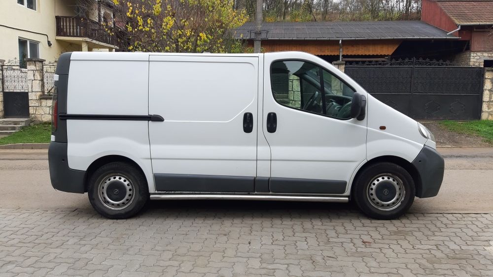 Dezmembrez Nissan Primastar Renault Trafic Opel Vivaro
