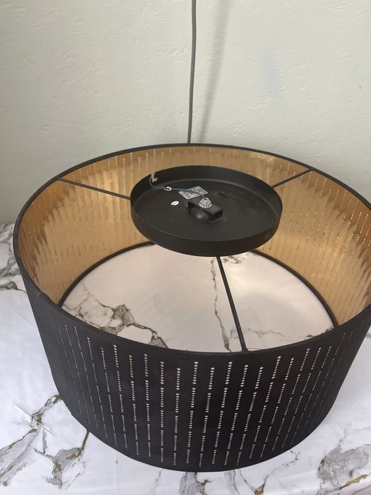 Продаю люстру потолочную