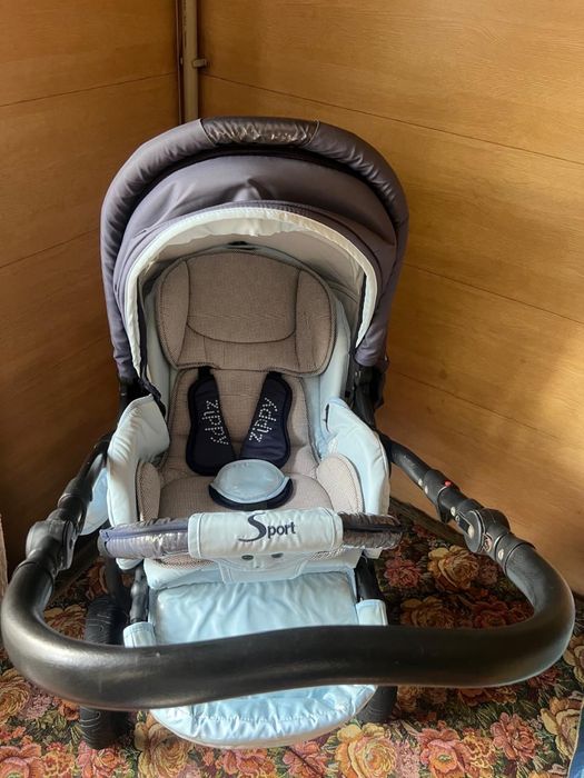 Продается коляска zippy