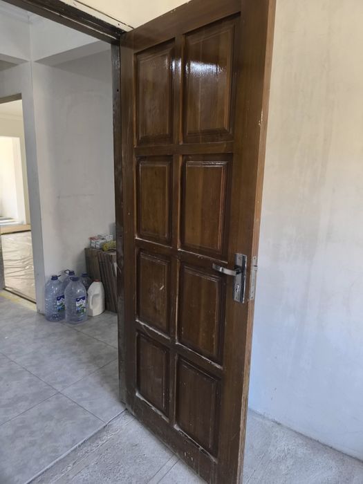 Эшик б/у сотилади